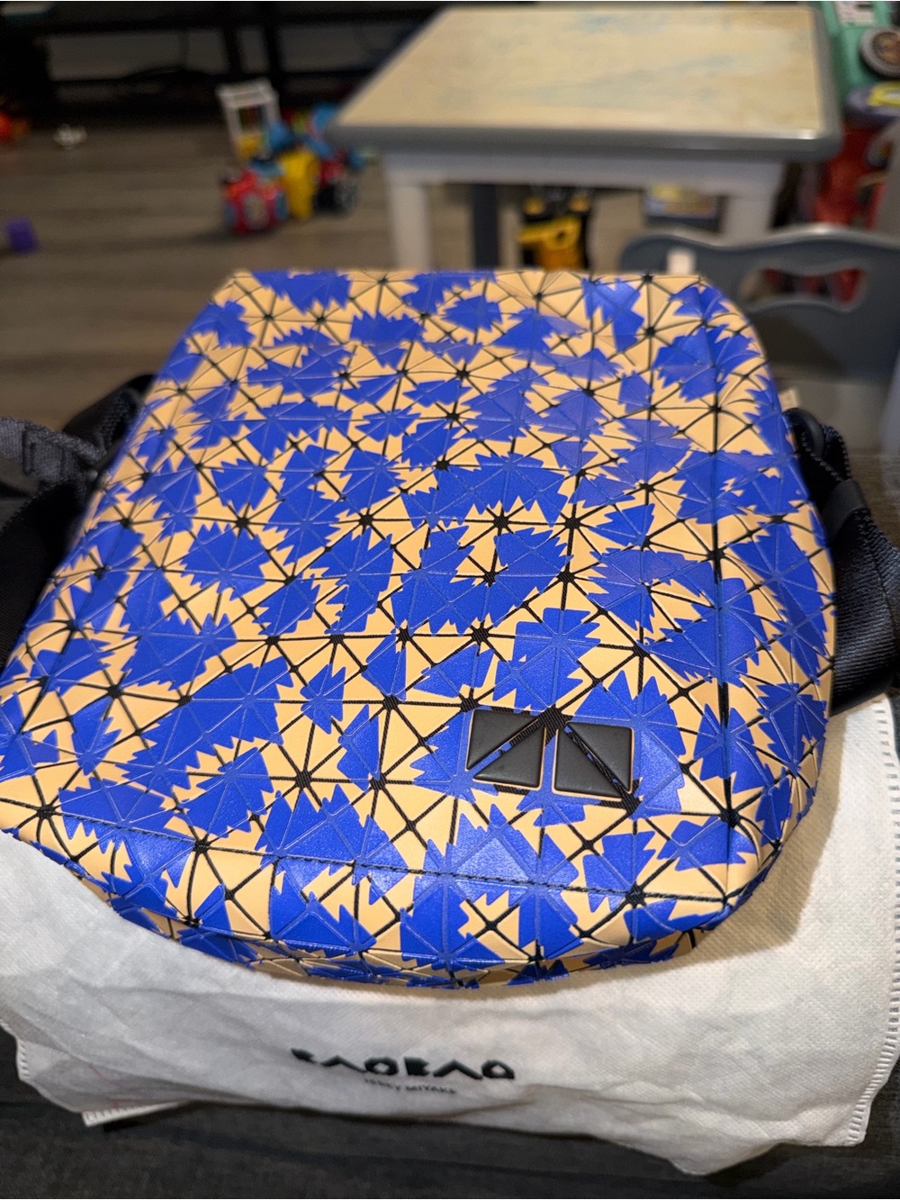 Shoulder Bags - Picture 6 of 15